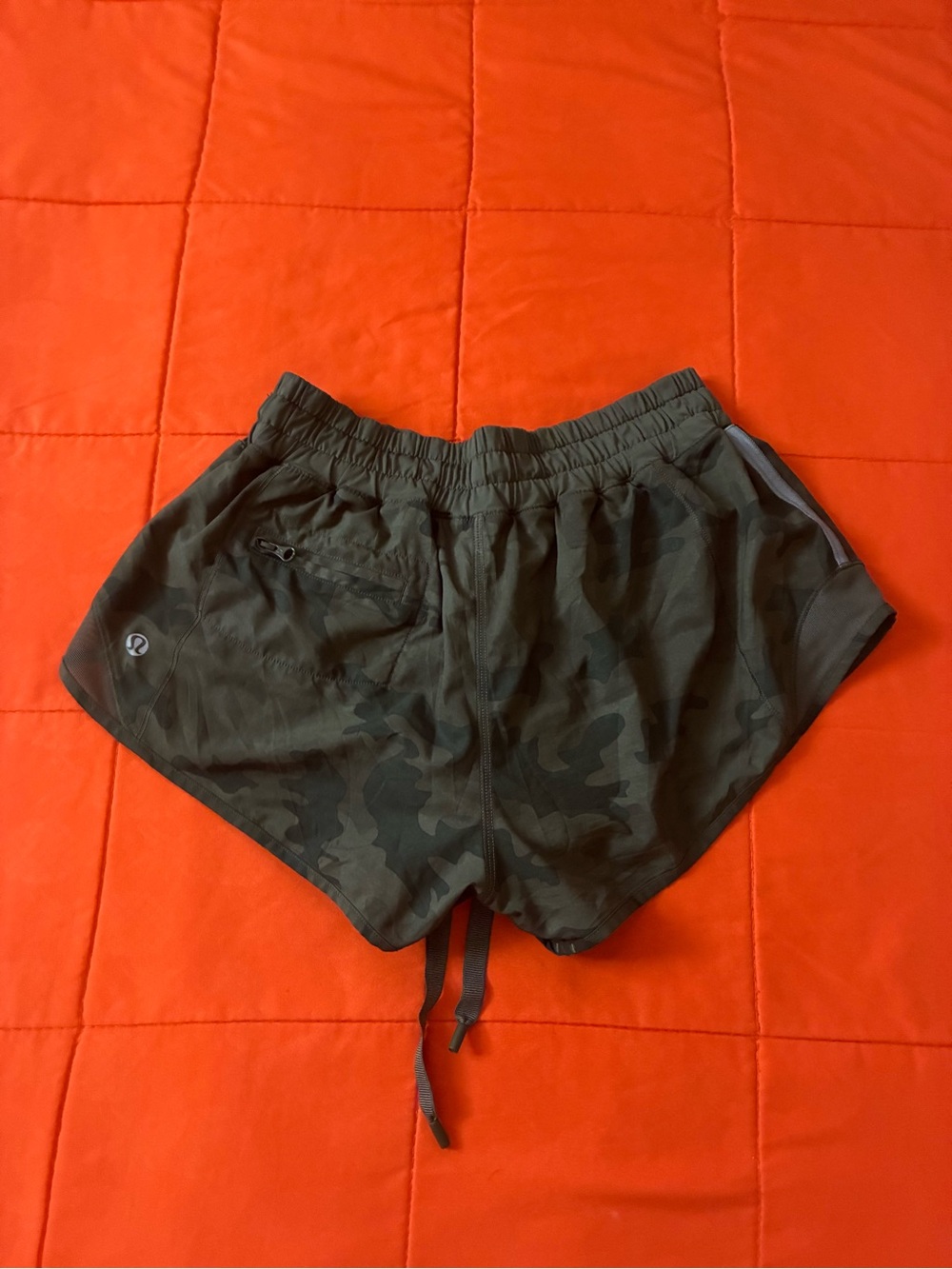 Lululemon Shorts Womens 4 Camo Gym Athletic Activewear Running Sportswear